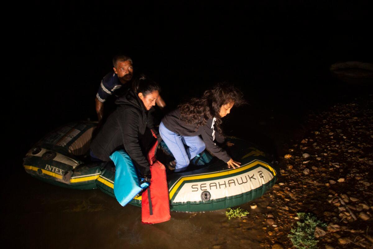 Seven-year-old Kaylee Samantha, who said she came alone from Mexico, gets off a small inflatable raft onto U.S. soil after being delivered by a smuggler in Roma, Texas, on March 24, 2021. (Dario Lopez-Mills/AP Photo)