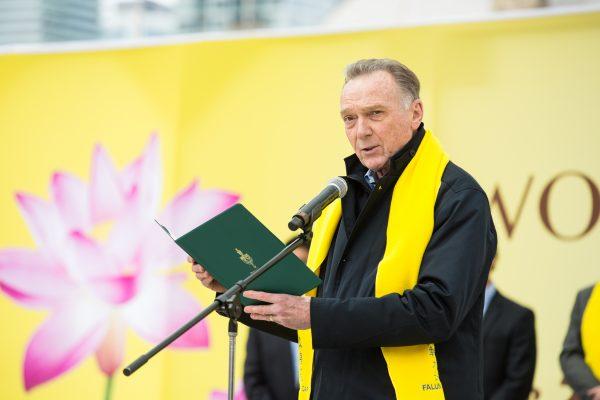 Conservative MP Peter Kent reads a statement from Conservative Party leader Andrew Scheer congratulating Falun Dafa adherents on the Falun Dafa Day on May 12, 2018, in Toronto. (Evan Ning/The Epoch Times)
