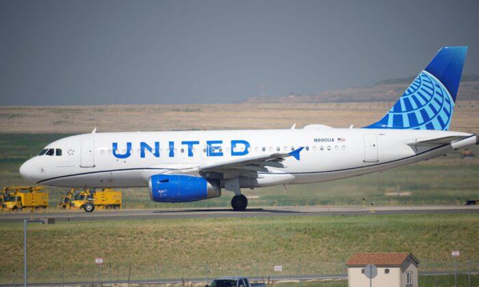 United Airlines Employees File Lawsuit Against Company Over COVID-19 Vaccine Mandate