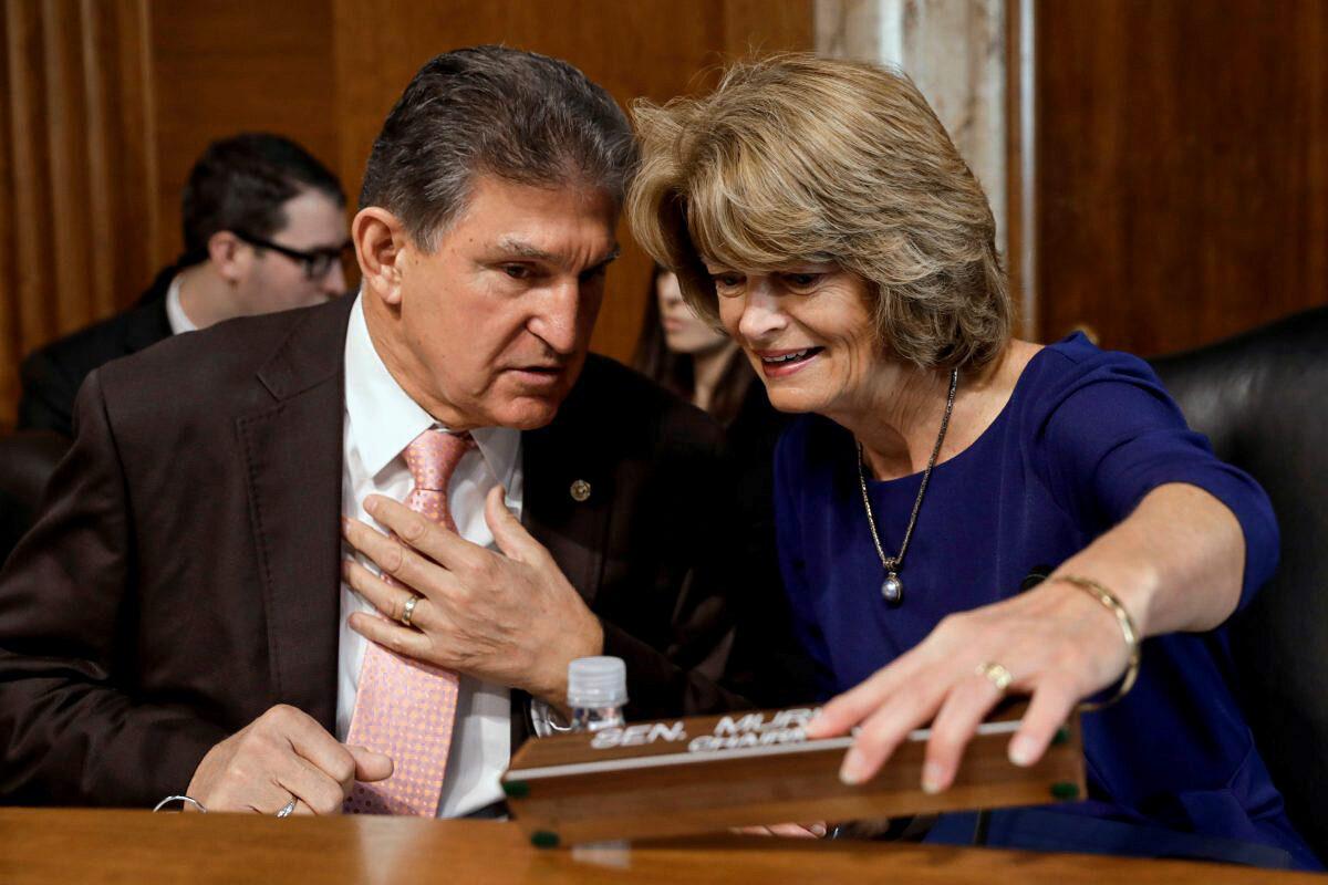 FILE PHOTO: Sens. Joe Manchin (D-WV) and Lisa Murkowski (R-AK) chat before a Senate Energy and Natural Resources Committee nomination hearing for former energy lobbyist David Bernhardt to be interior secretary on Capitol Hill on March 28, 2019. REUTERS/Yuri Gripas/File Photo