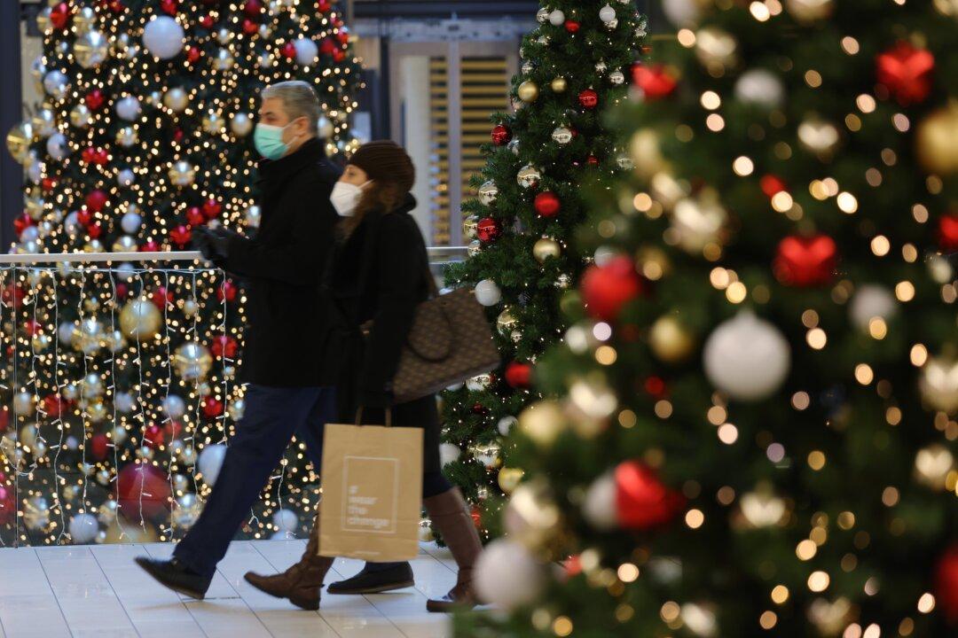 Here Are Some Ways You Can Reduce Financial Stress During the Holidays