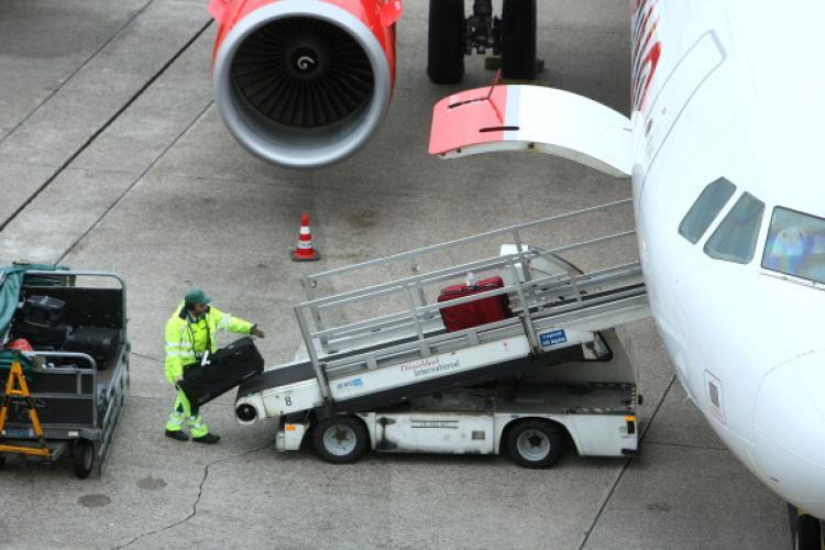 <a><img src="https://www.theepochtimes.com/assets/uploads/2015/09/ab106947982.jpg" alt="An airport employee pushes luggage into a plane of German airline Air Berlin at Duesseldorf International Airport on November 18, 2010 in Duesseldorf, western Germany.  (Patrik Stollarz/AFP/Getty Images)" title="An airport employee pushes luggage into a plane of German airline Air Berlin at Duesseldorf International Airport on November 18, 2010 in Duesseldorf, western Germany.  (Patrik Stollarz/AFP/Getty Images)" width="320" class="size-medium wp-image-1811935"/></a>