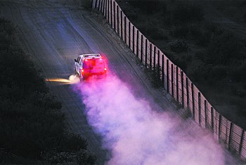 Border Patrol agents carry out special operations near the U.S.– Mexico border fence in San Diego on July 30, 2009, following the fatal shooting of 30-year-old agent Robert Rosas. (DAVID MCNEW/GETTY IMAGES)